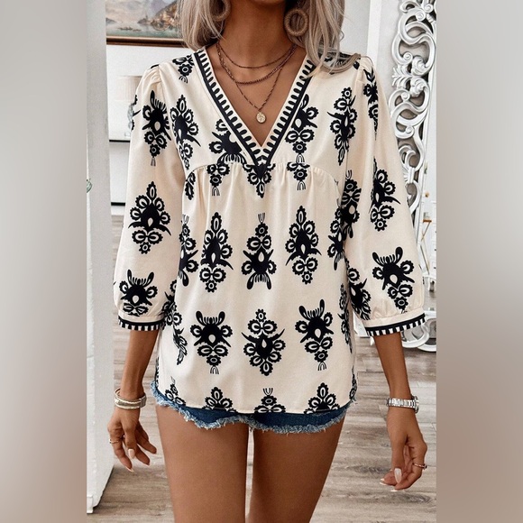 Beige Vintage Geometric Printed 3/4
Sleeve V Neck Blouse Brand New in Package - Picture 5 of 8